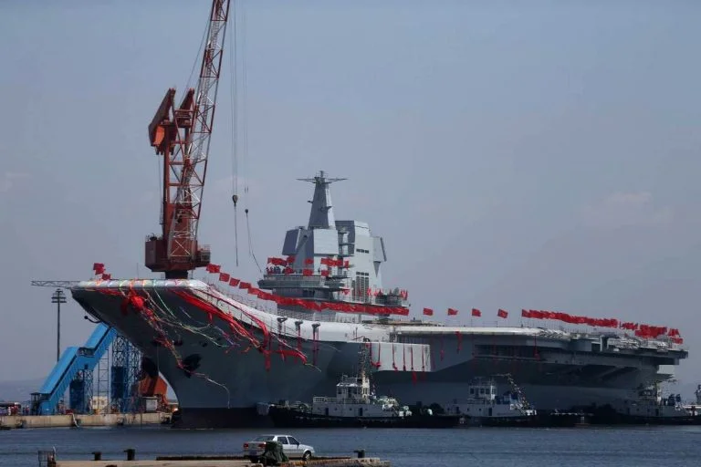 imagem do porta-aviões da China Shandong