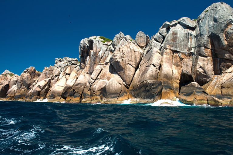 imagem de costões na ilha das Galés,