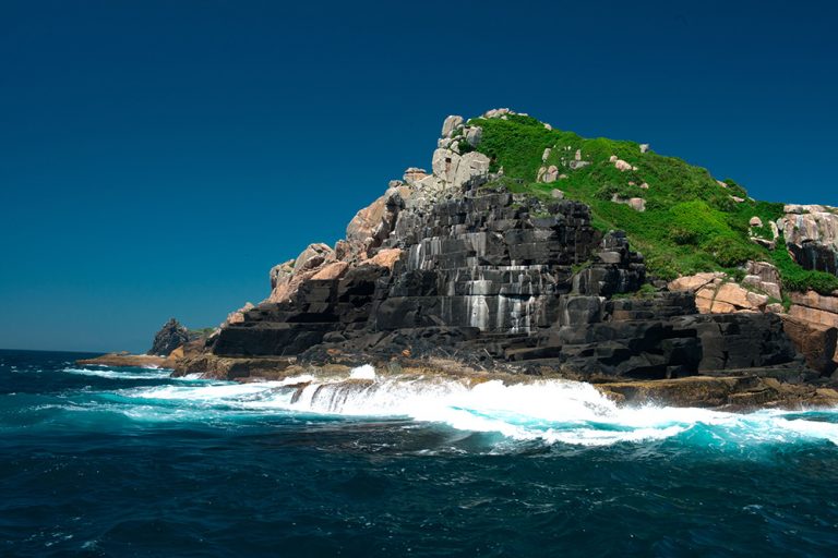 imagem de costões da ilha das galés