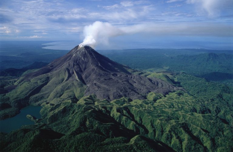 imagem de vulcão em Bougainville