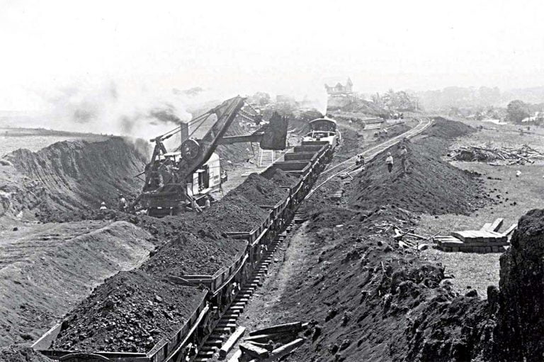 imagem da construção do canal do Panamá