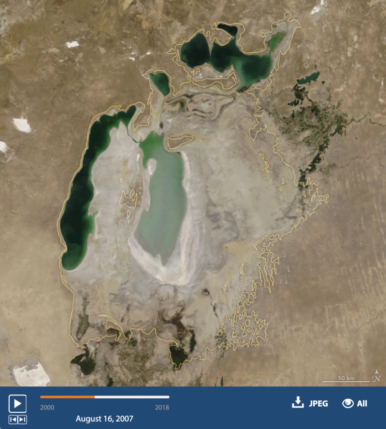 imagem do Mar de Aral em 2013.