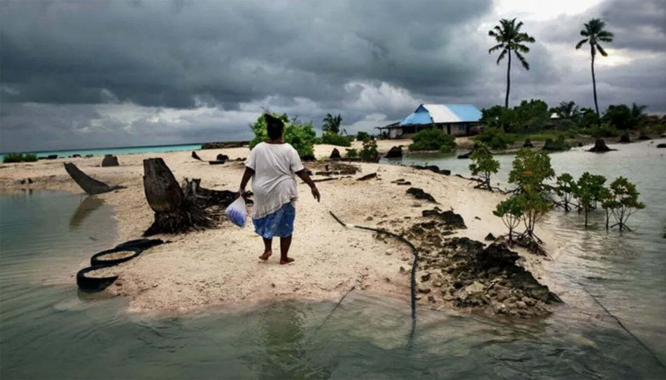 imagem de praia Kiribati ameaçada pelo aquecimento global