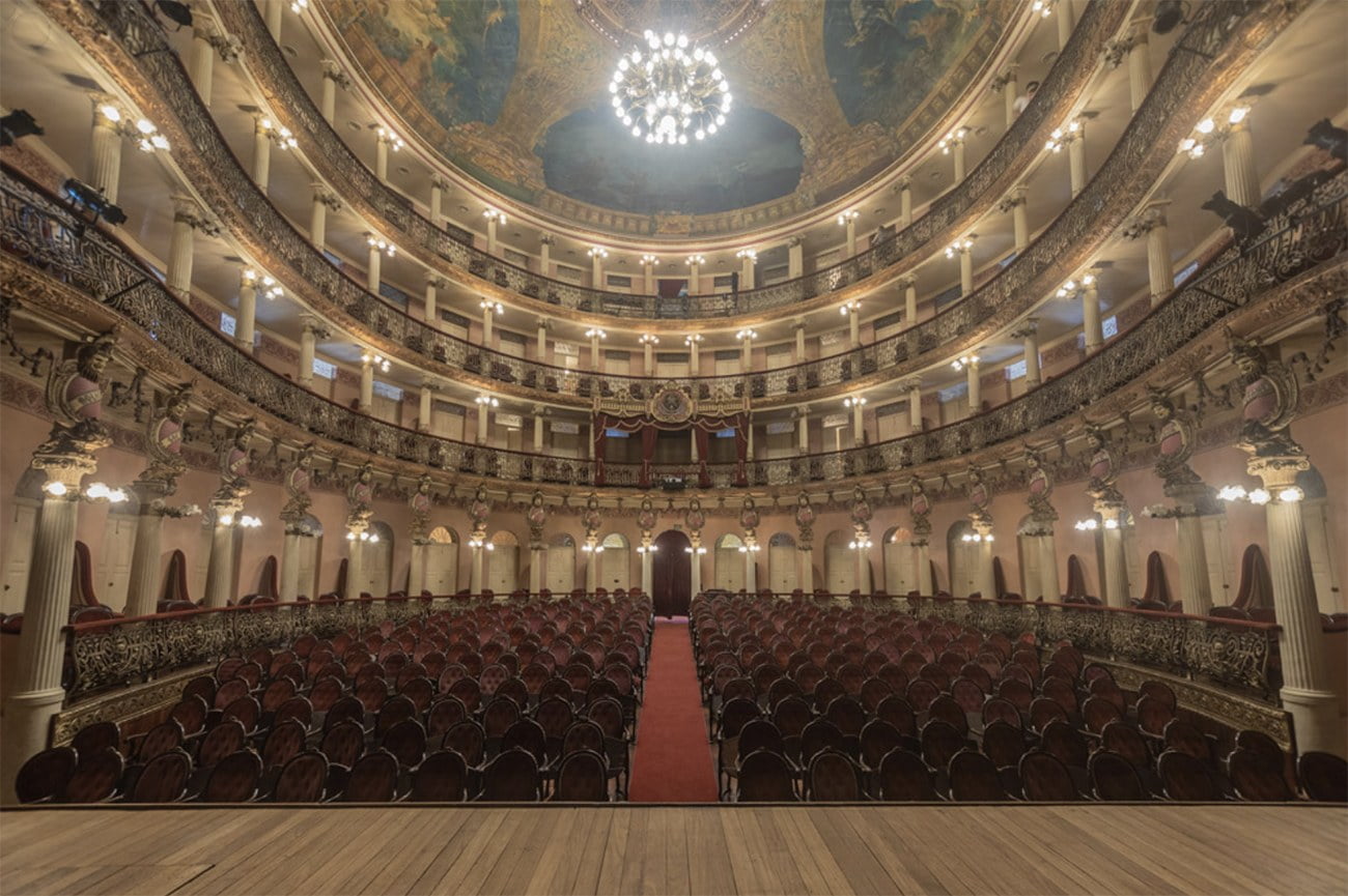 imagem do interior do Teatro Amazonas.
