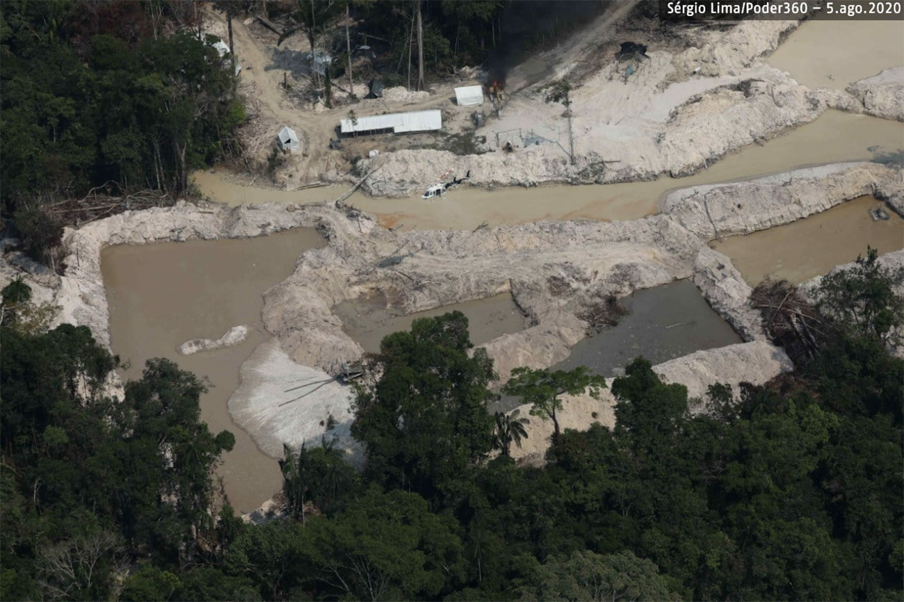 Imagem aérea da destruição do garimpo ilegal na Amazônia