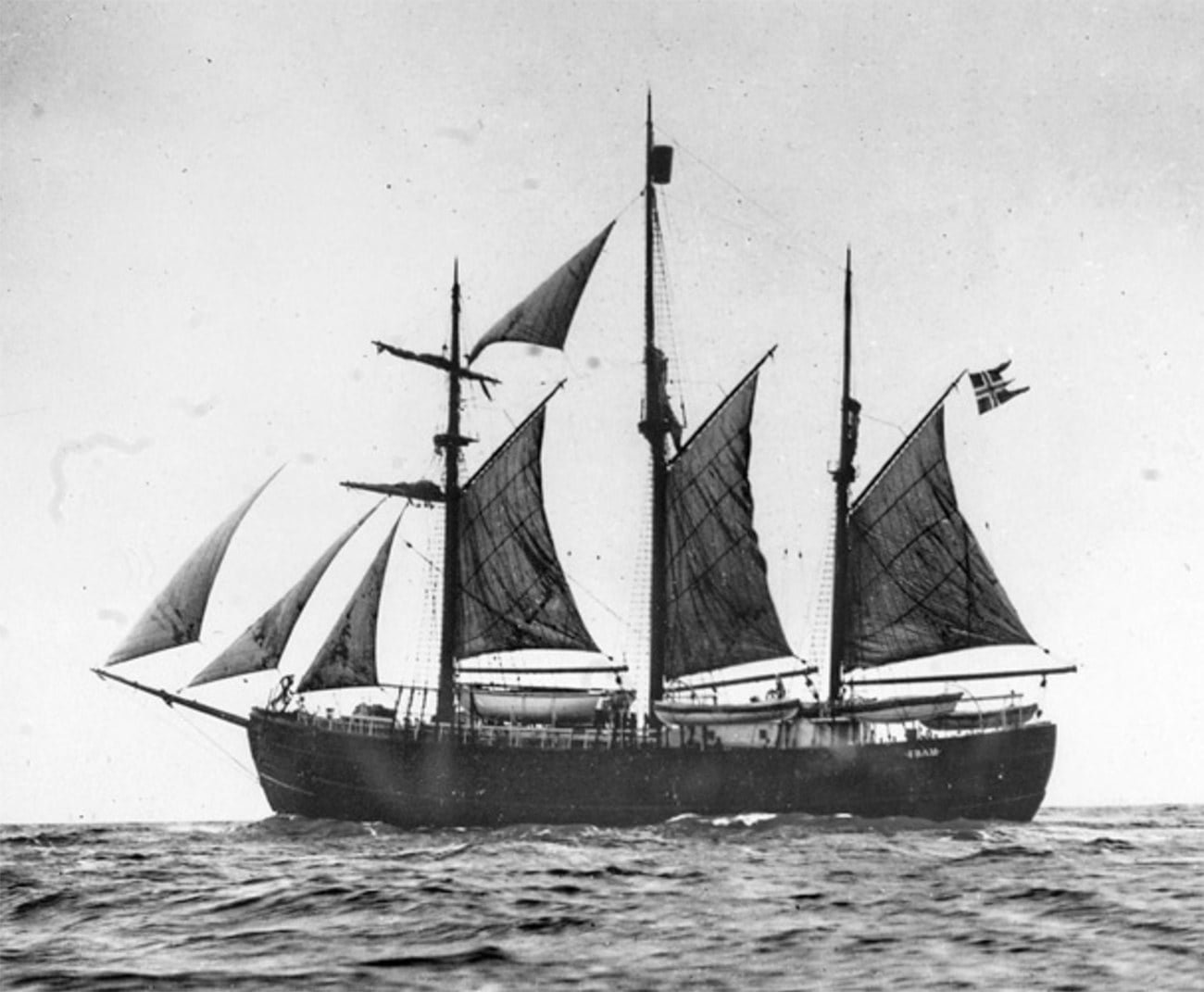 imagem do navio FRAM, de Fridtjof Nansen navegando