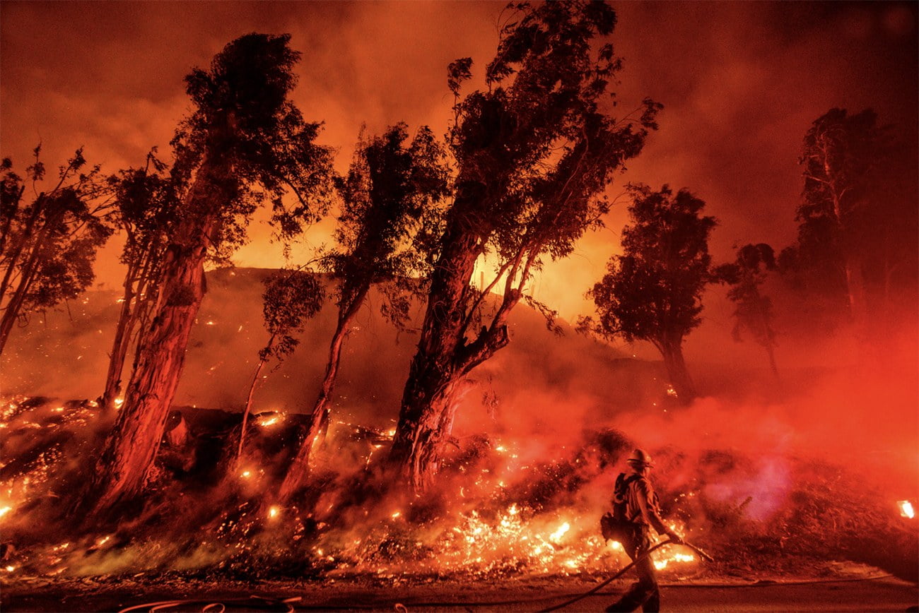 imagem de bombeiro na Califórnia