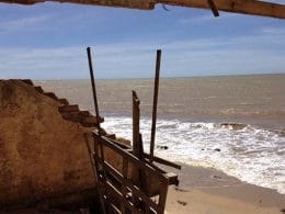 Atafona (RJ), tragada pelo mar, e o rio Paraíba do Sul