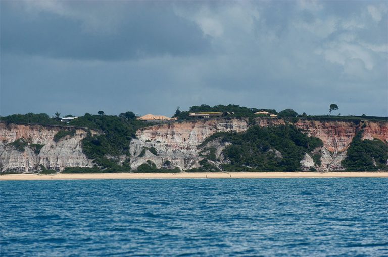 falésia ocupada em Trancoso, Bahia