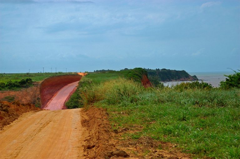 imagem de falésia de Marataízes, Espírito Santo