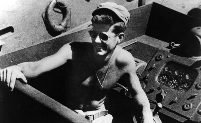 Imagem de JFK a bordo da PT-109