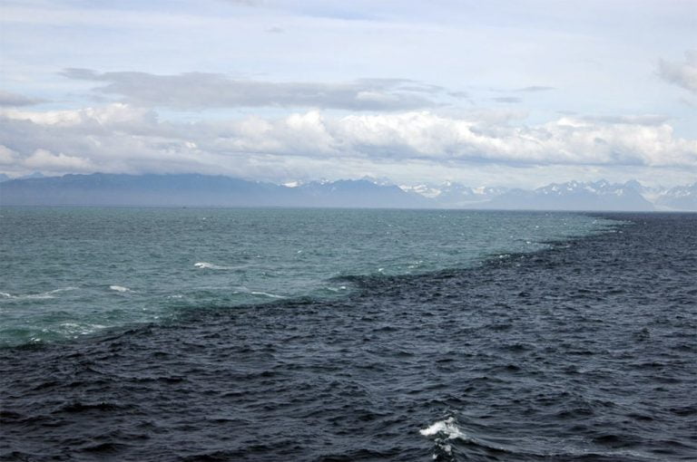 Imagem do oceano Pacífico no Alasca
