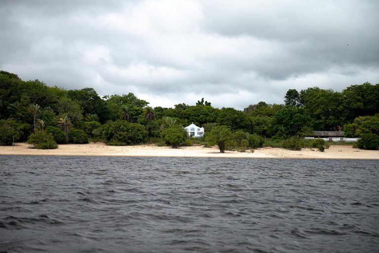 Imagem de igreja em comunidade da Amazônia