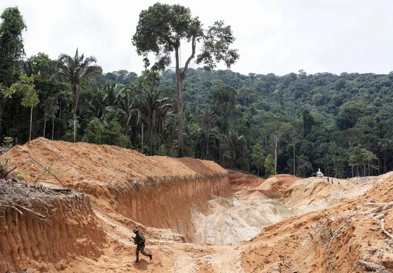 Imagem de mina de uto ilegal na Amazônia