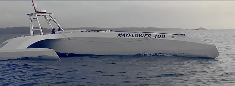 Imagem do barco autônomo navegando