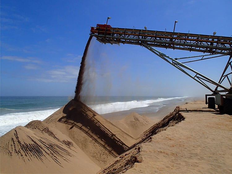 mineração de diamantes em praia da namíbia
