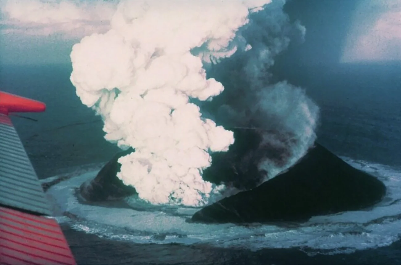Imagem da formação de ilha vulcânica