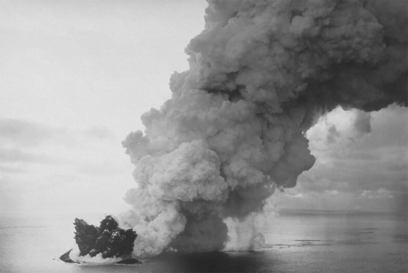 Imagem da formação de ilha vulcânica