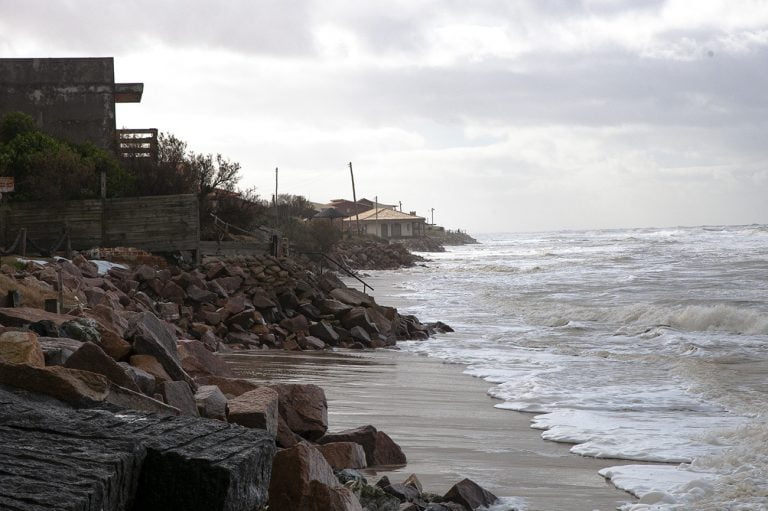 Imagem de erosão no litoral gaúcho