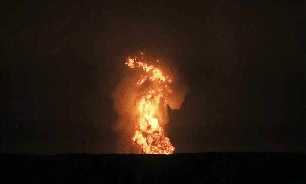 Imagem de explosão de vulcão de lama