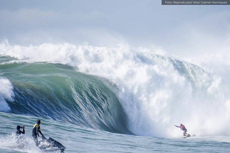 Imagem da maior onda do Brasil 