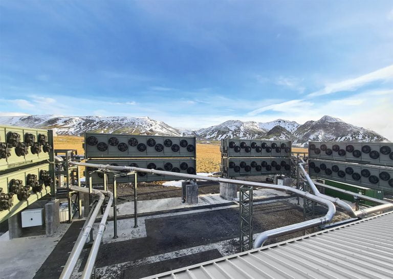 imagem de usina para capturar co2 na Islândia