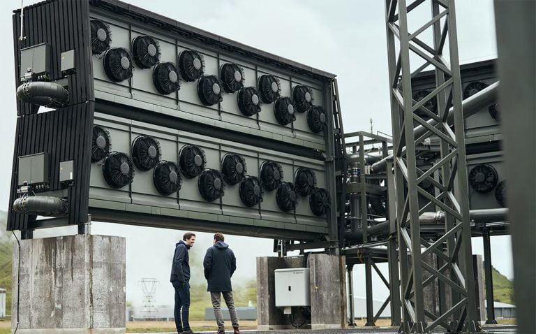 imagem dos ventiladores da usina para capturar co2