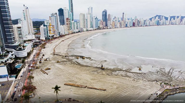 Imagem da praia Central em Balneário de Camboriú