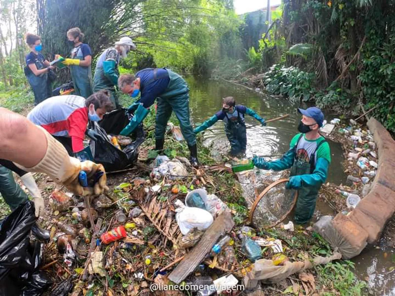 Imagem de mutirão de lixo nos rios de Ubatuba