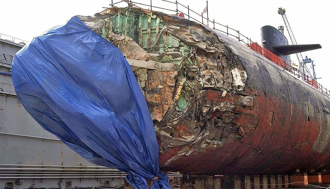 Imagem de submarino nuclear danificado