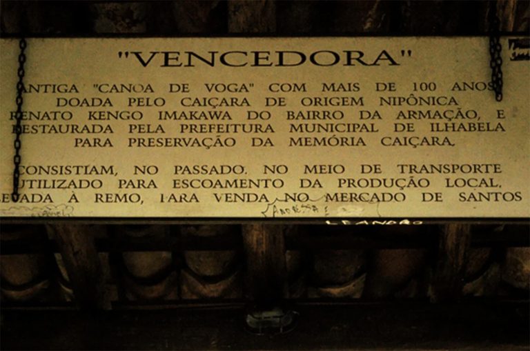 placa sobre a canoa Vencedora