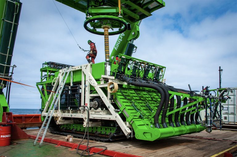 robô gigante para mineração submarina