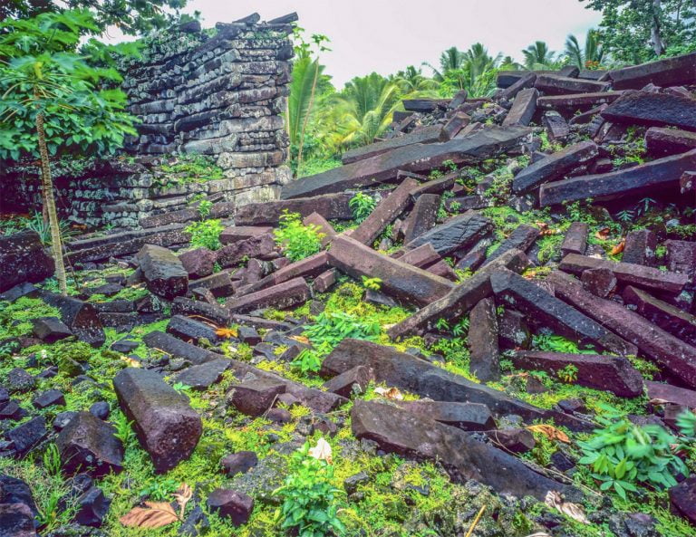 blocos de pedra usados na construção de Nan Madol