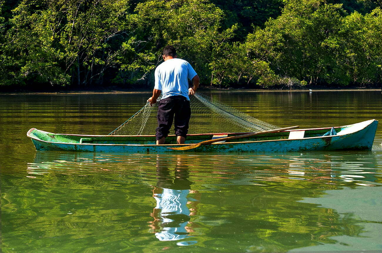 canoa no saco de Mamanguá
