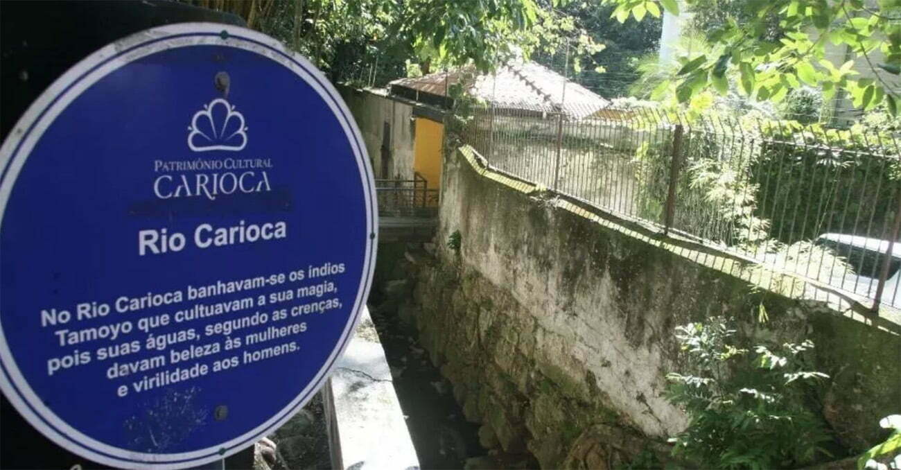 Placa no rio Carioca