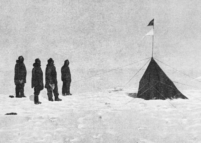 Amundsen chega ao polo Sul