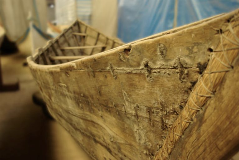 Exemplo de barco com casco costurado da idade do Bronze