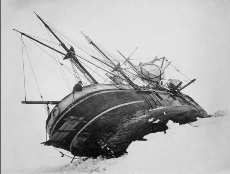 Endurance de Ernest Shackleton preso no gelo