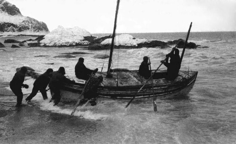 partida do James Caird da Ilha Elephant comecava a saga de Ernest Shackleton