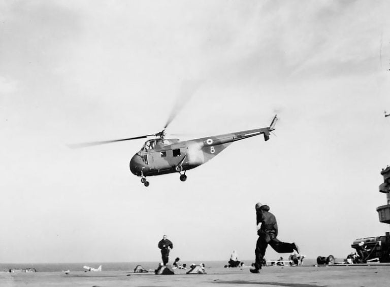 Helicóptero levanto vôo de navio