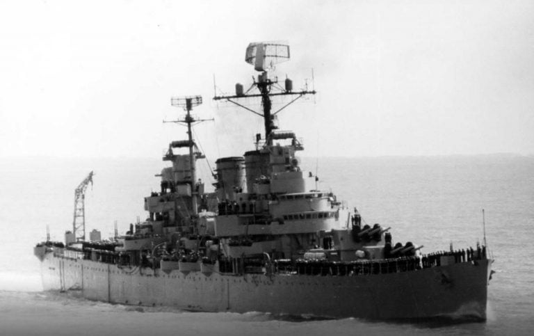 Navio General Belgrano em navegação