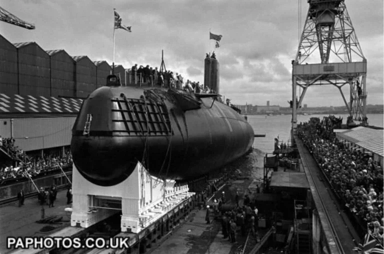 Submarino HMS Conqueror
