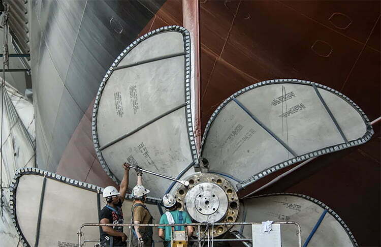 hélice do maior navio de guerra do mundo
