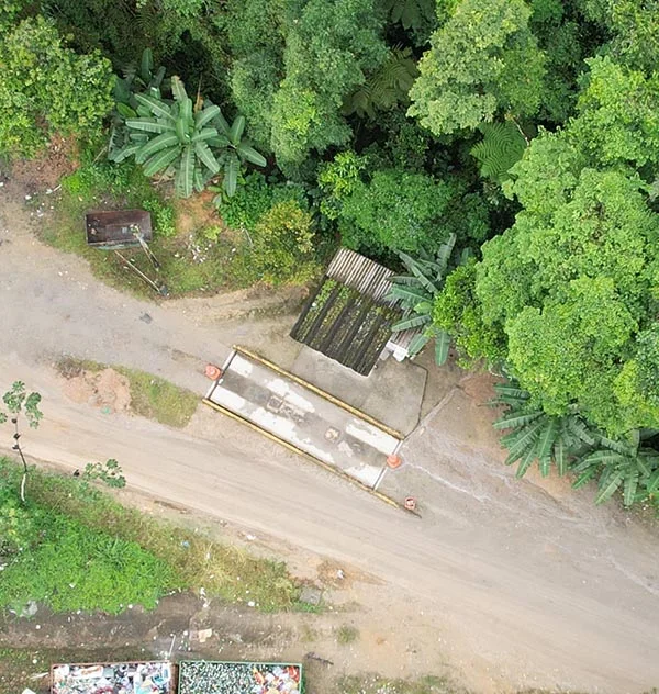 Balança de lixo quebrada.