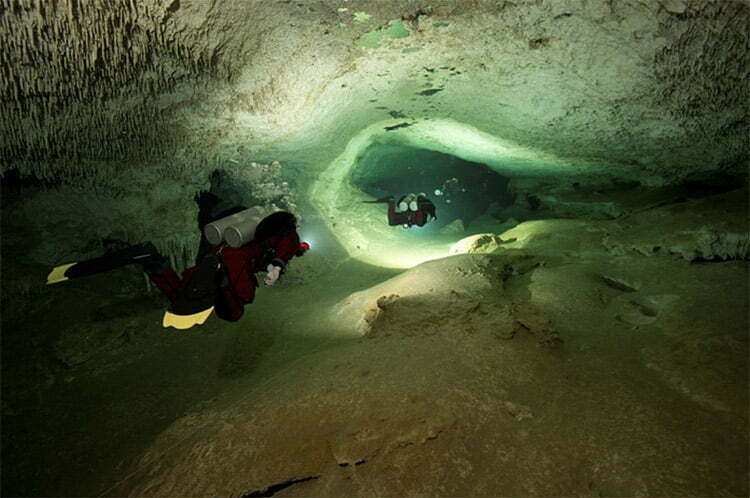 maior caverna subaquática do mundo.