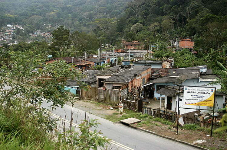 Favelas na Serra do Mar, Litoral Norte paulista