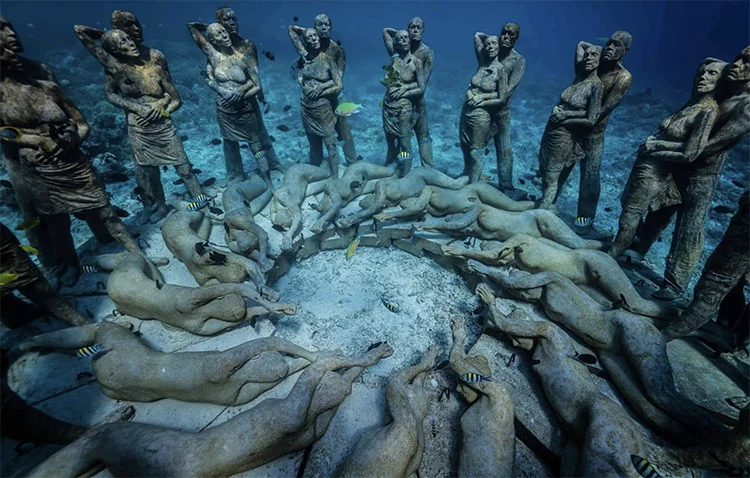 Obra do museu subaquático Molinere Underwater Sculpture Park.