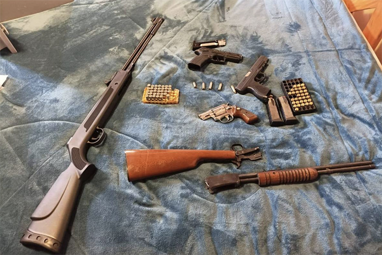 Armas e munições apreendidas em Ubatuba.