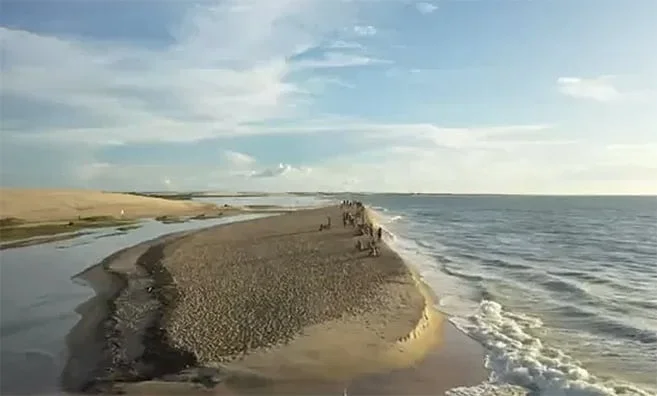 duna do por do sol em Jericoacoara erodida por erosão