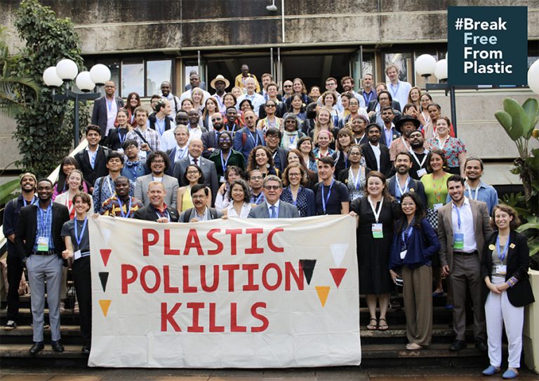 Protesto contra o vício do plástico